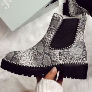 Meet your Posher, Claire